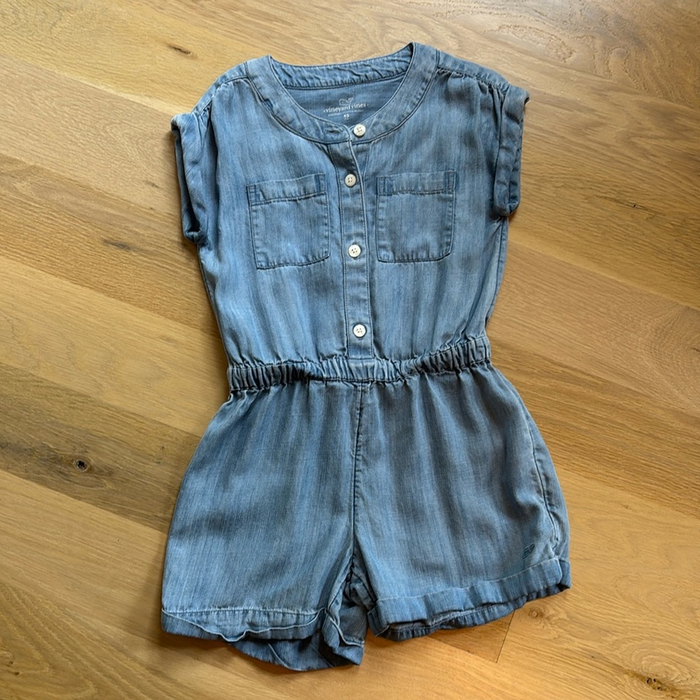 Vineyard Vines Girls Chambray Romper. Size XS (5/6)